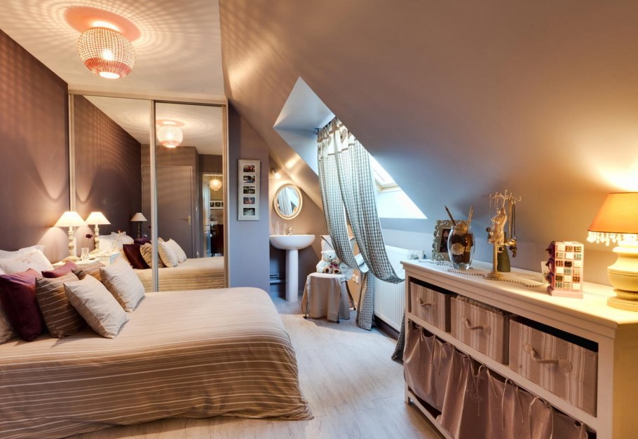 Уютная спальня в мансарде