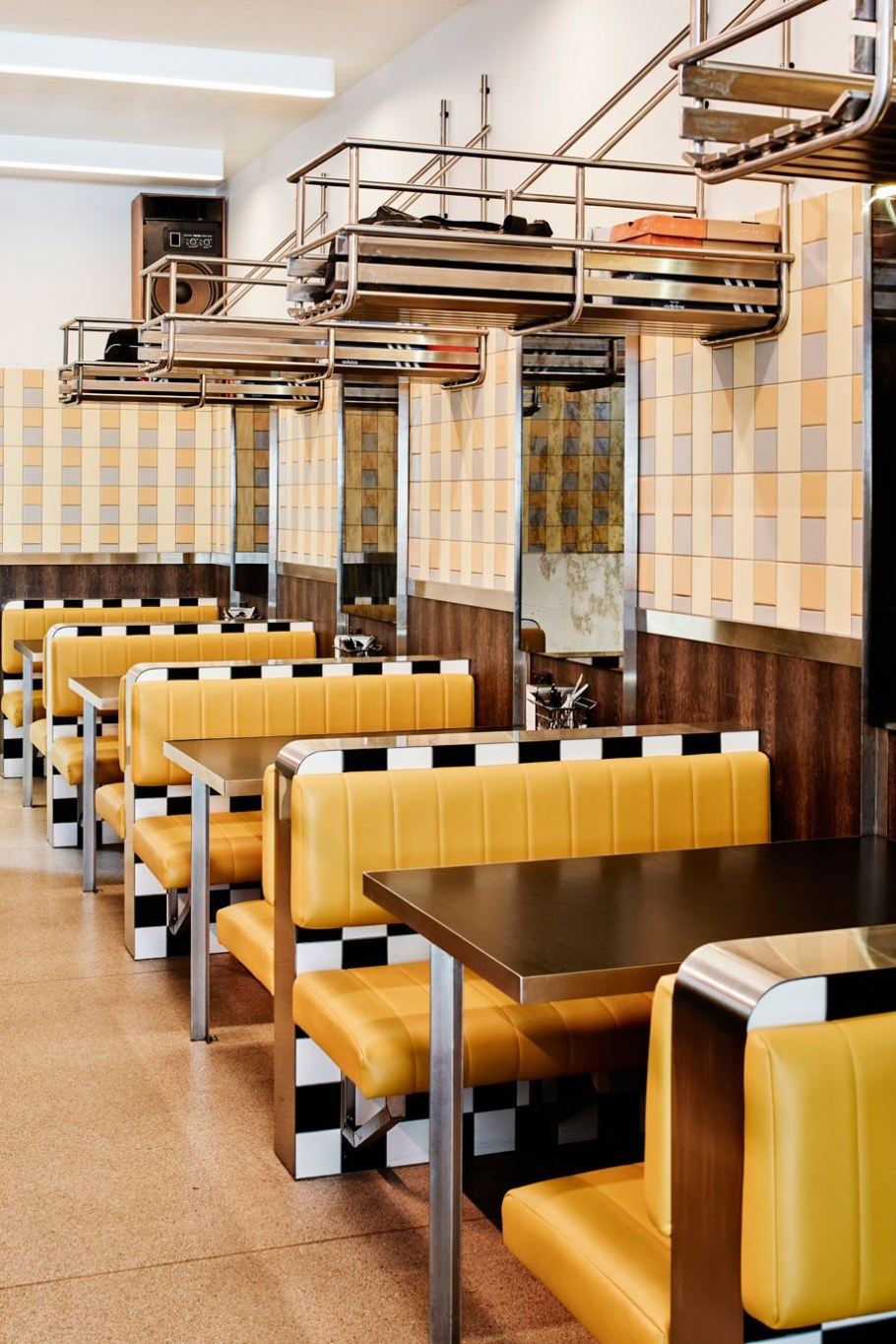 Интерьер столовой общественного питания