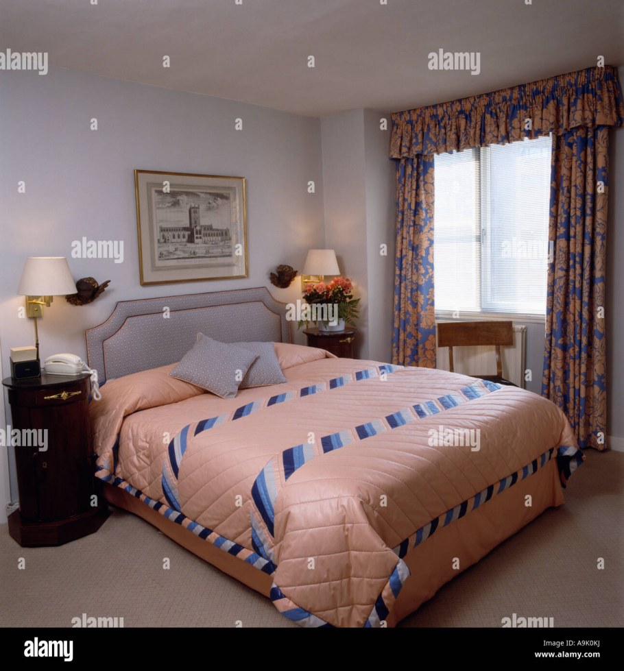 Красивые фотообои в спальню