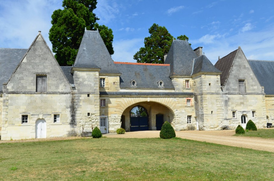 Тонне-Шарант замок