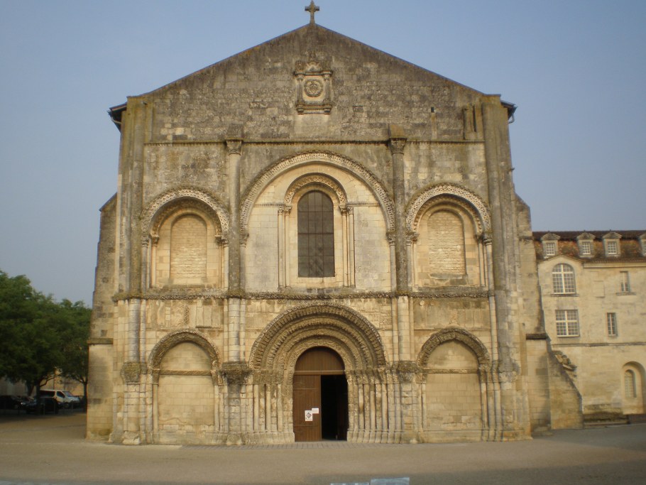 Романские храмы Нотр дам