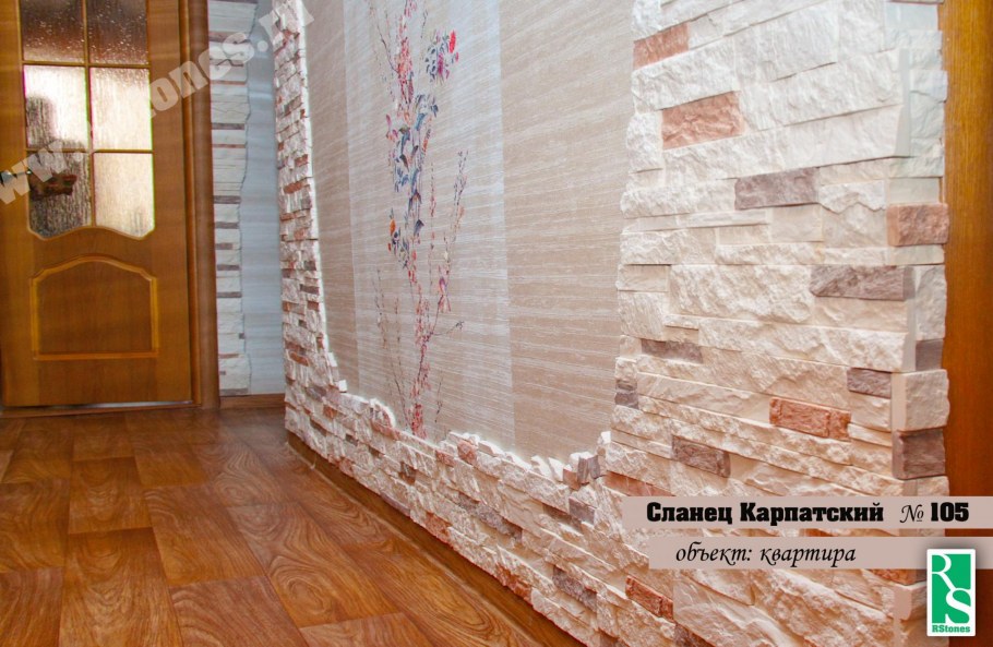 Отделка коридора панелями и декоративным камнем