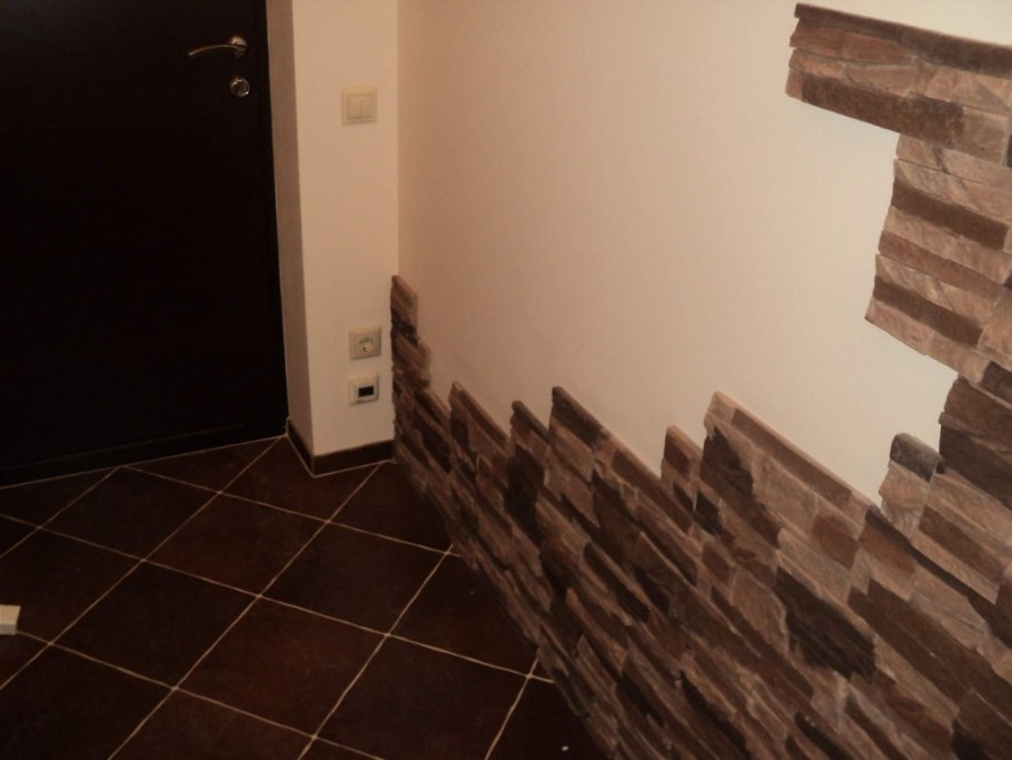 Отделка стен снизу панелями