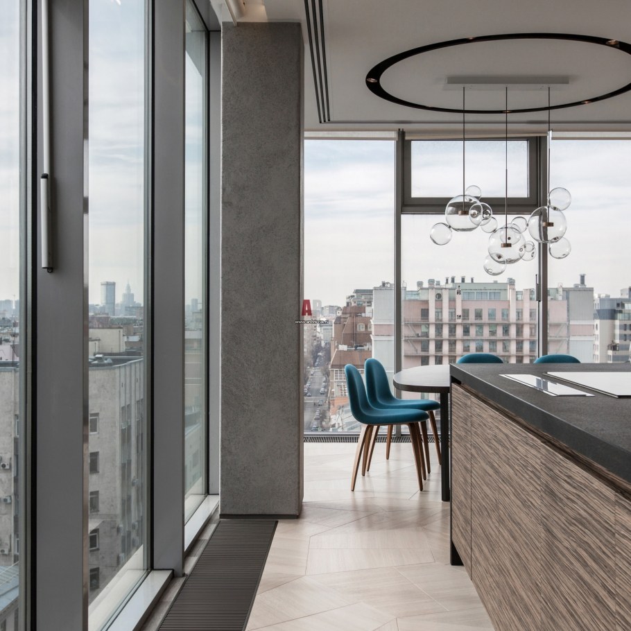 Барная стойка на лоджии с панорамными окнами