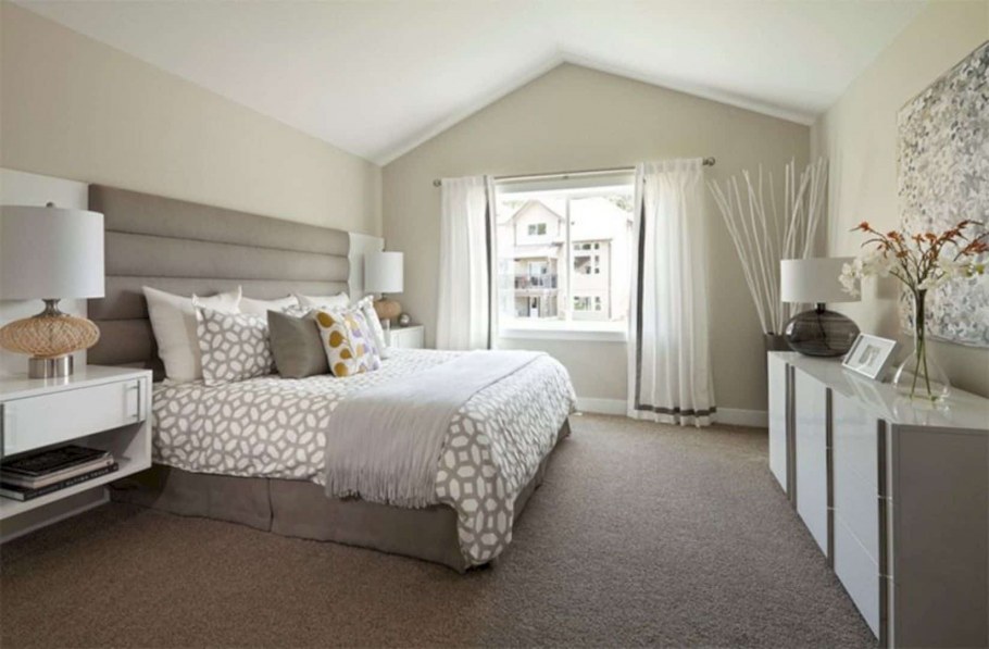 Интерьер светлой комнаты