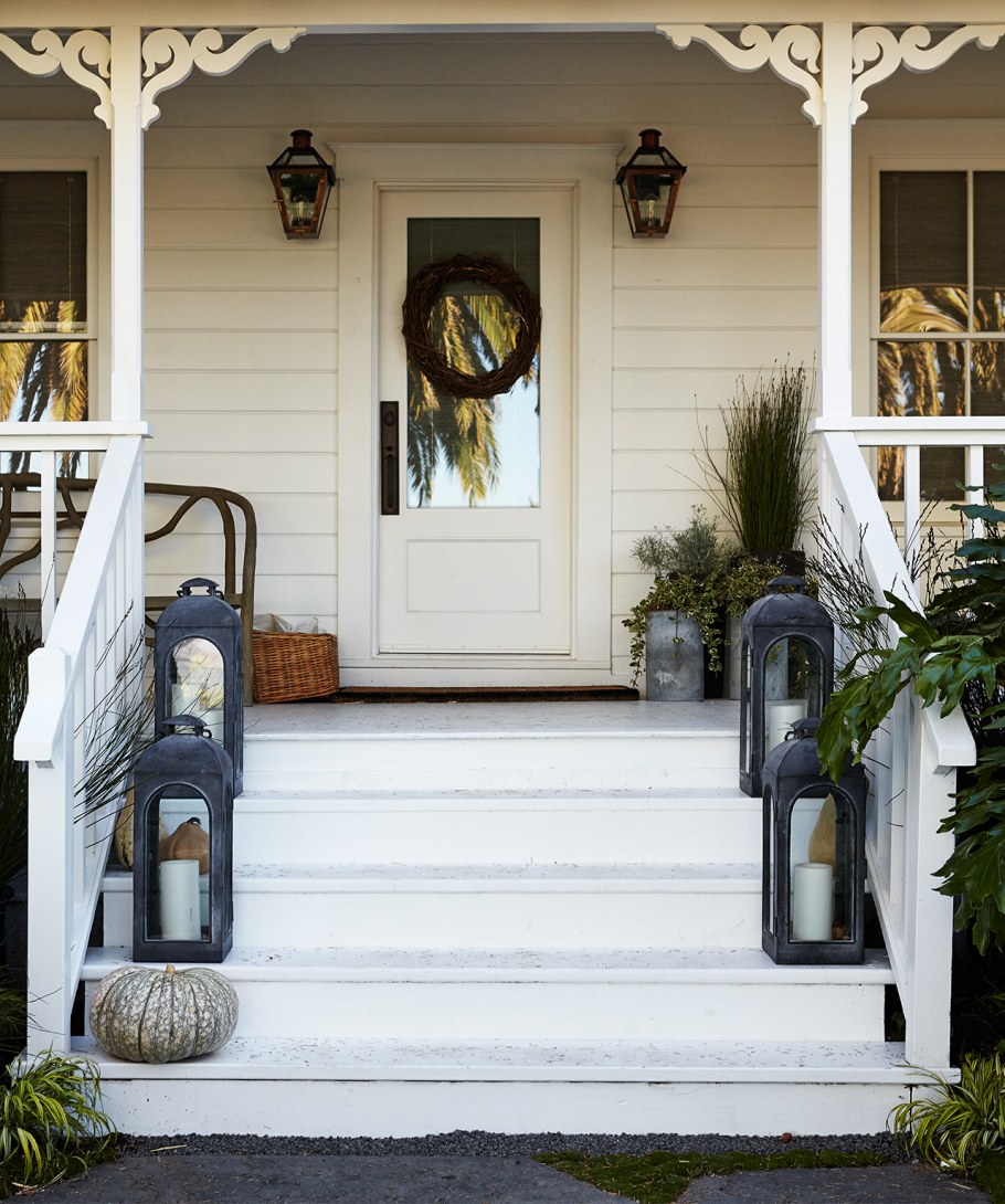 Крыльцо дома в американском стиле