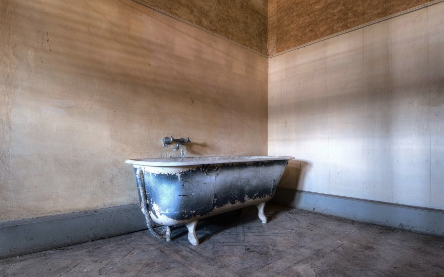 Старая ванная комната