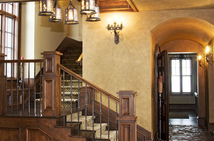 Лестница в готическом стиле