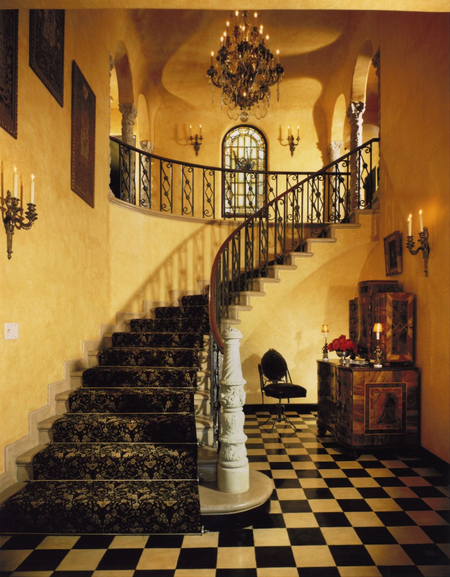 Холл замка Готический