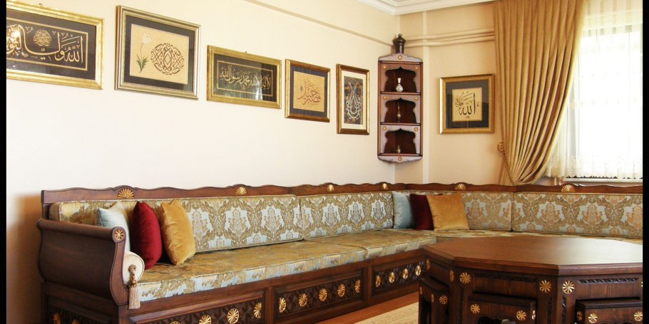 Угловой диван в Восточном стиле