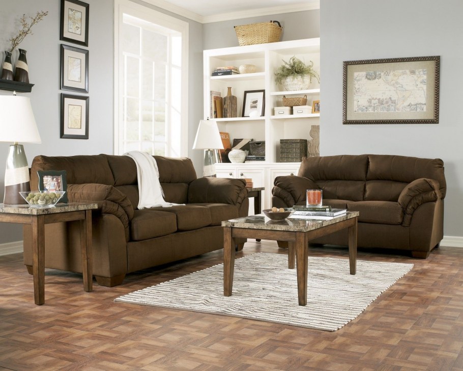 Светло коричневая мебель