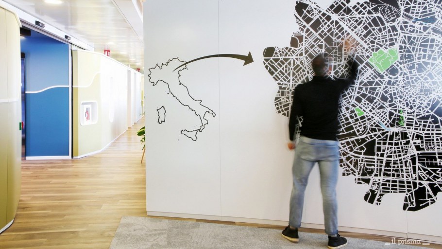 Стена с графиками