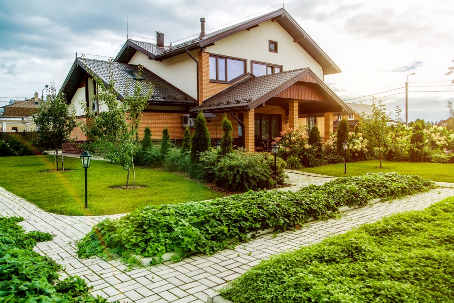 Красивый дом с участком