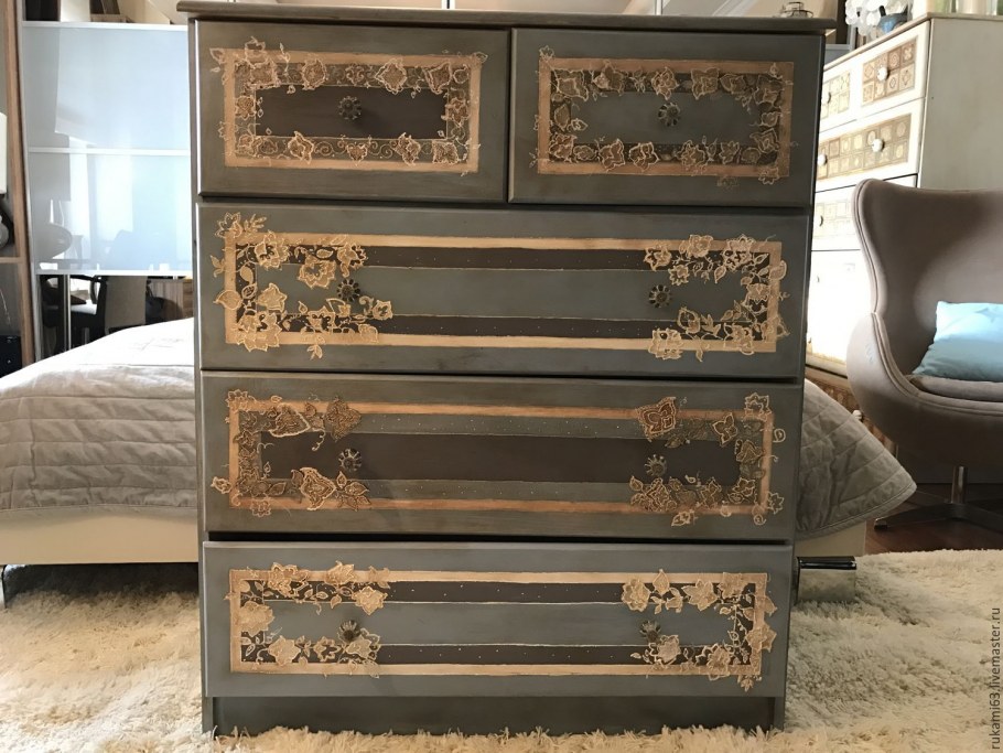 Старинный комод