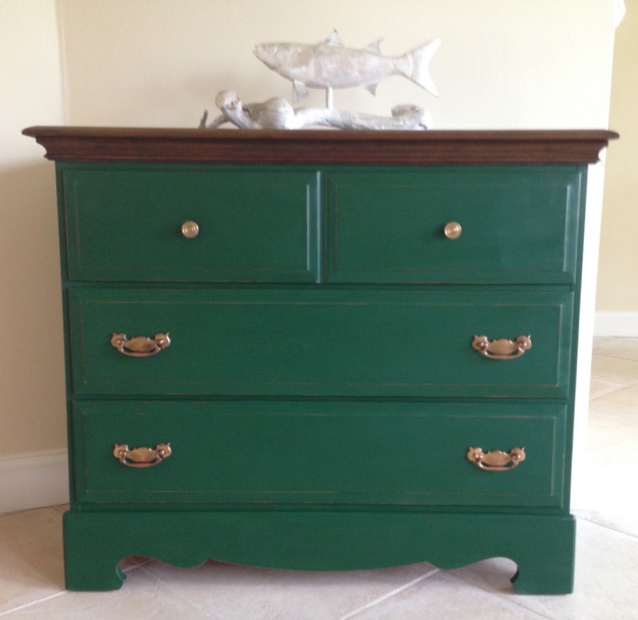 Комод изумрудного цвета