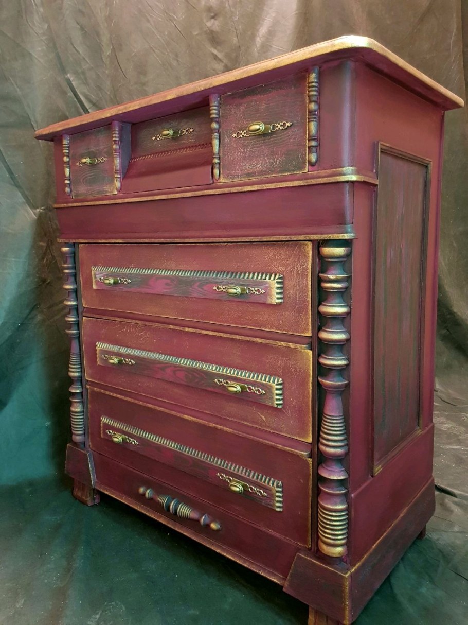 Комод изумрудного цвета