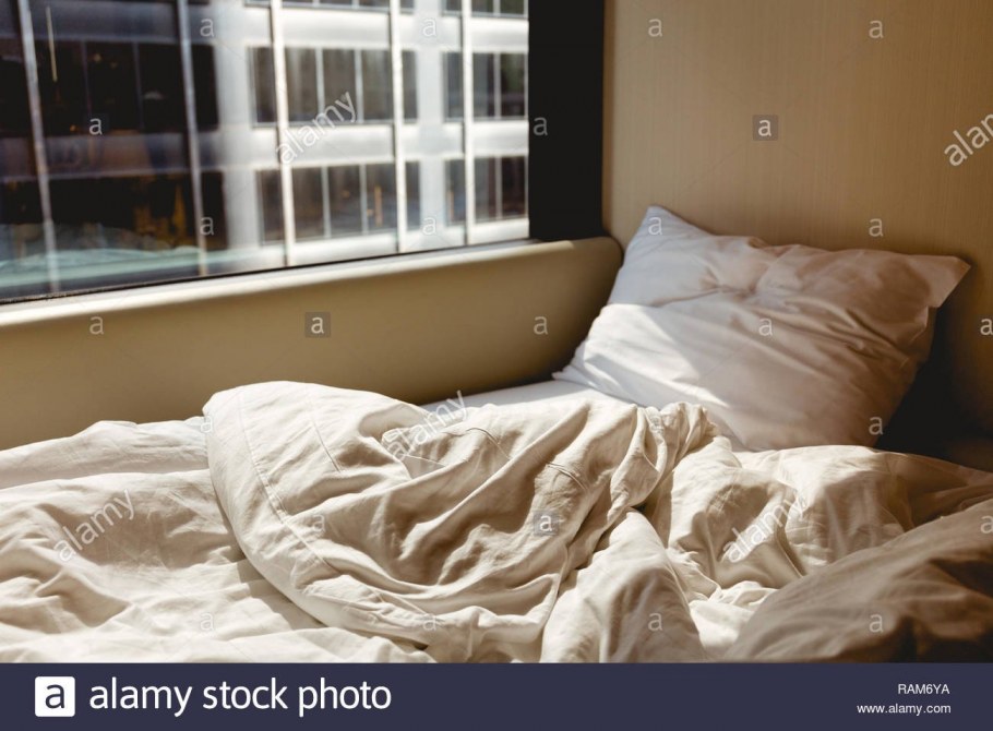 Кровать незаправленная вид сверху