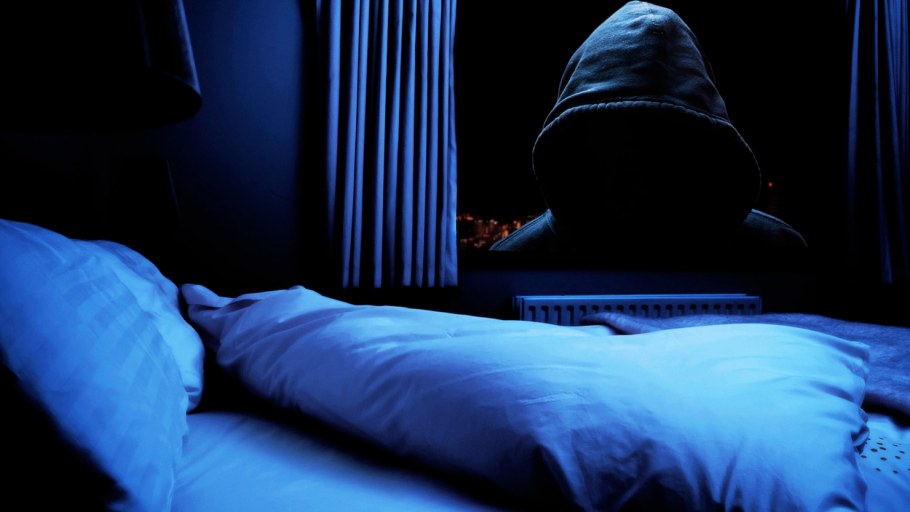 Кровать поближе