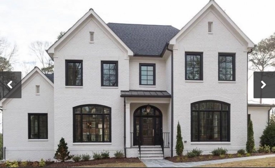 Коттедж из белого кирпича