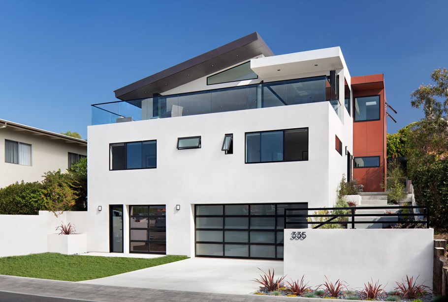 Белый современный дом