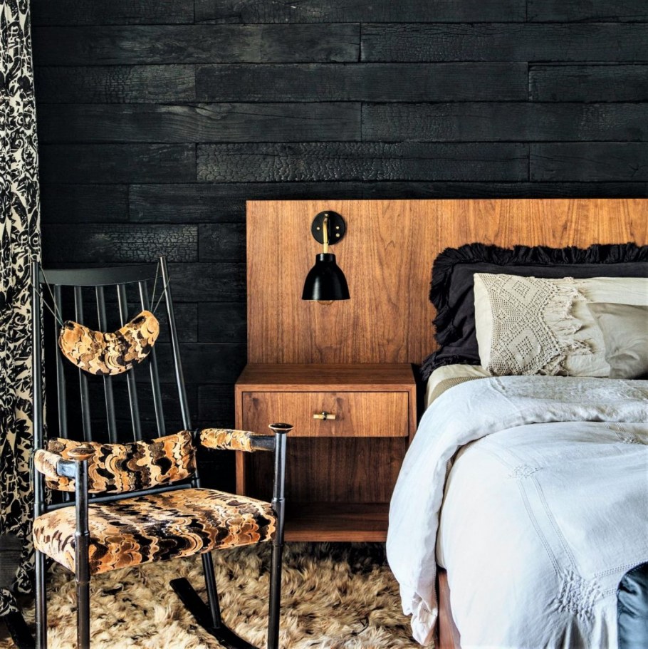 Темное дерево в интерьере