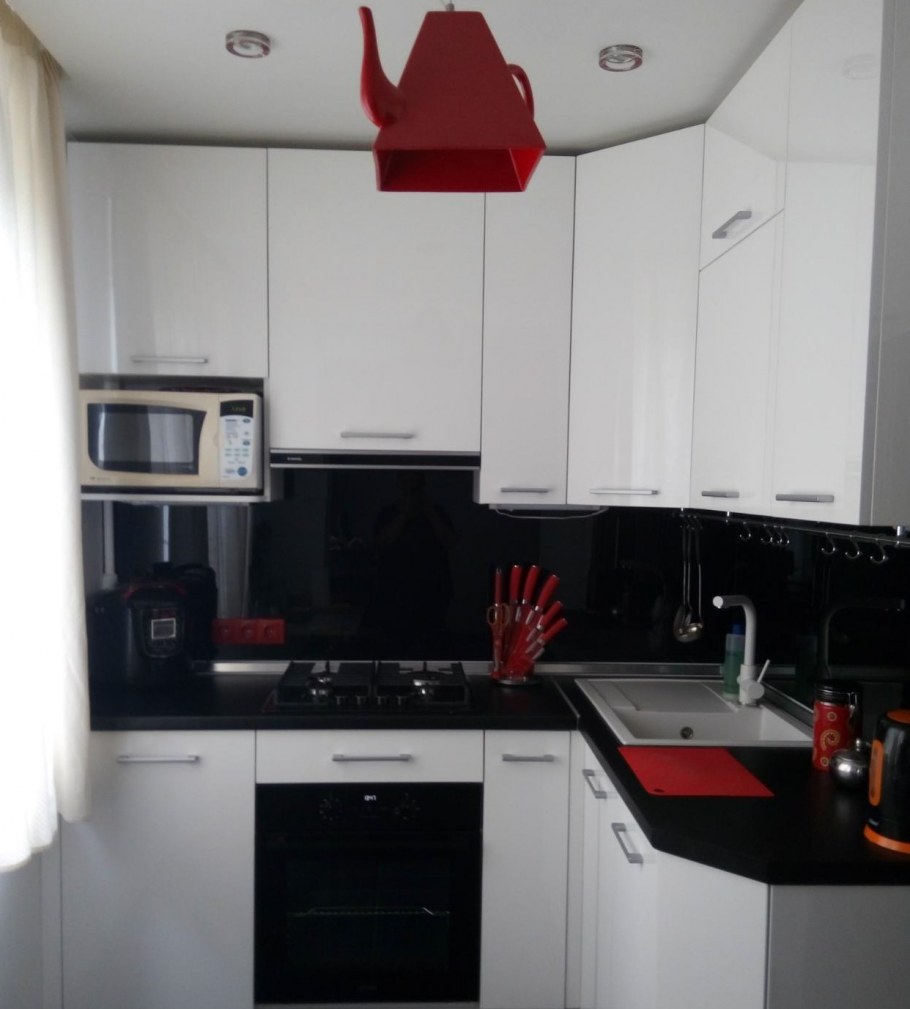 Маленькая узкая кухня