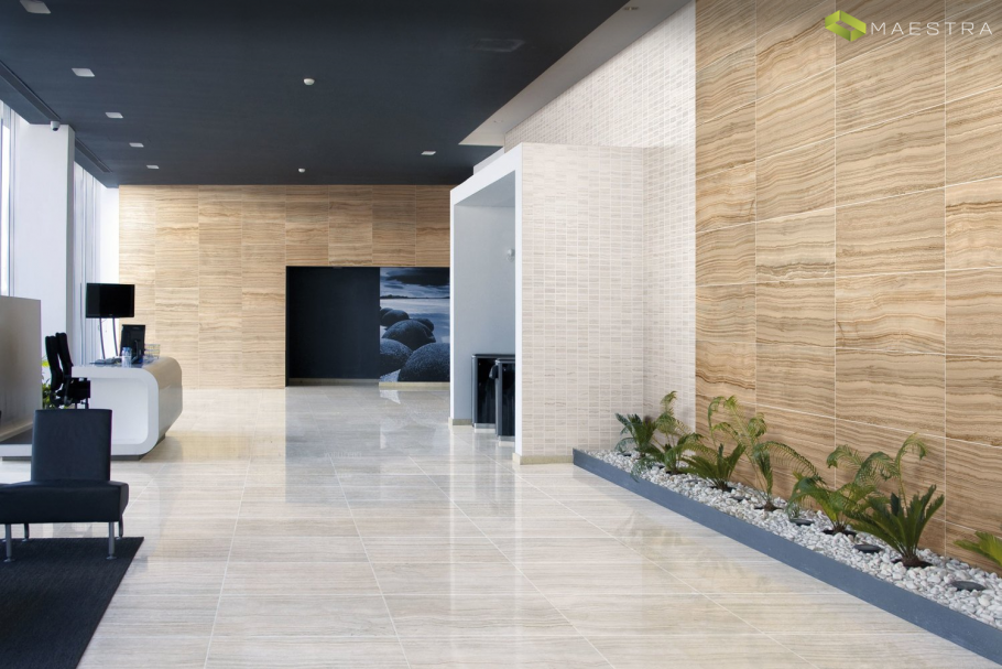 Керамогранит на стене в интерьере