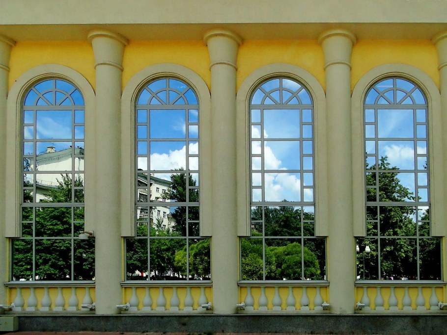 Арочные окна в вент. Фасадах