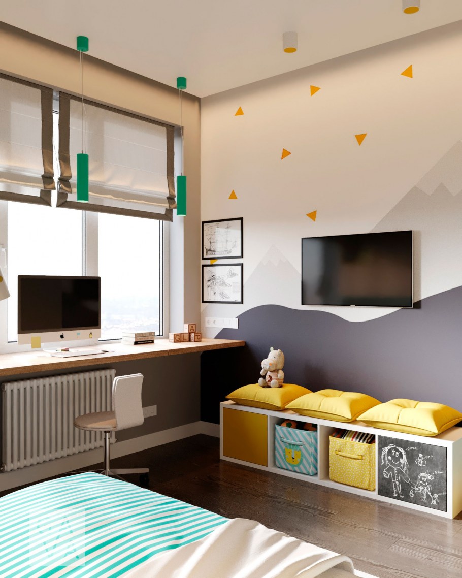 Письменный стол вдоль окна