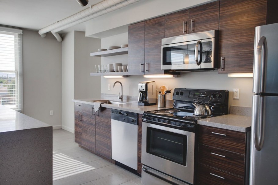 Наклонные вытяжки в интерьере