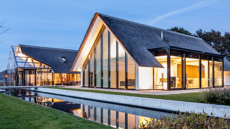 Дом с соломенной крышей в Нидерланд