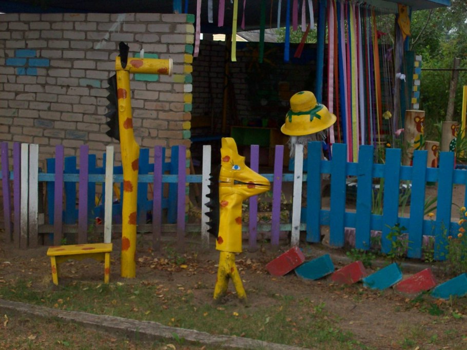 Украшение площадок детского сада из дерева