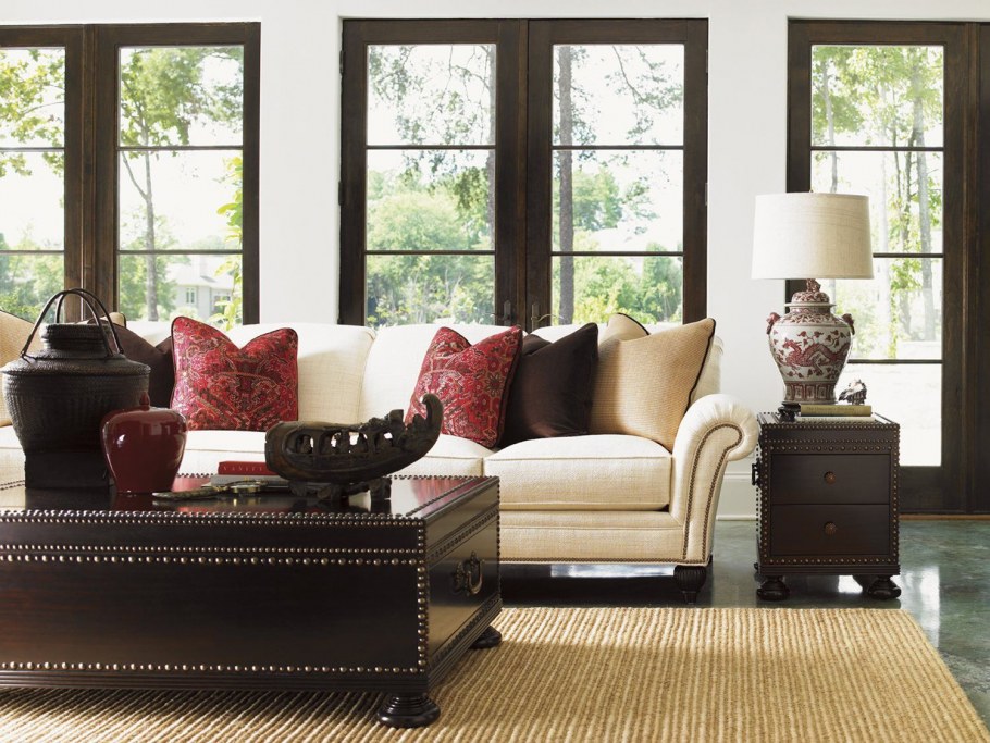 Диван в колониальном стиле