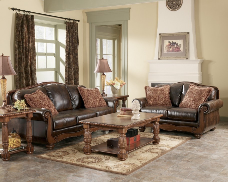 Диван Эшли Пинскдрев