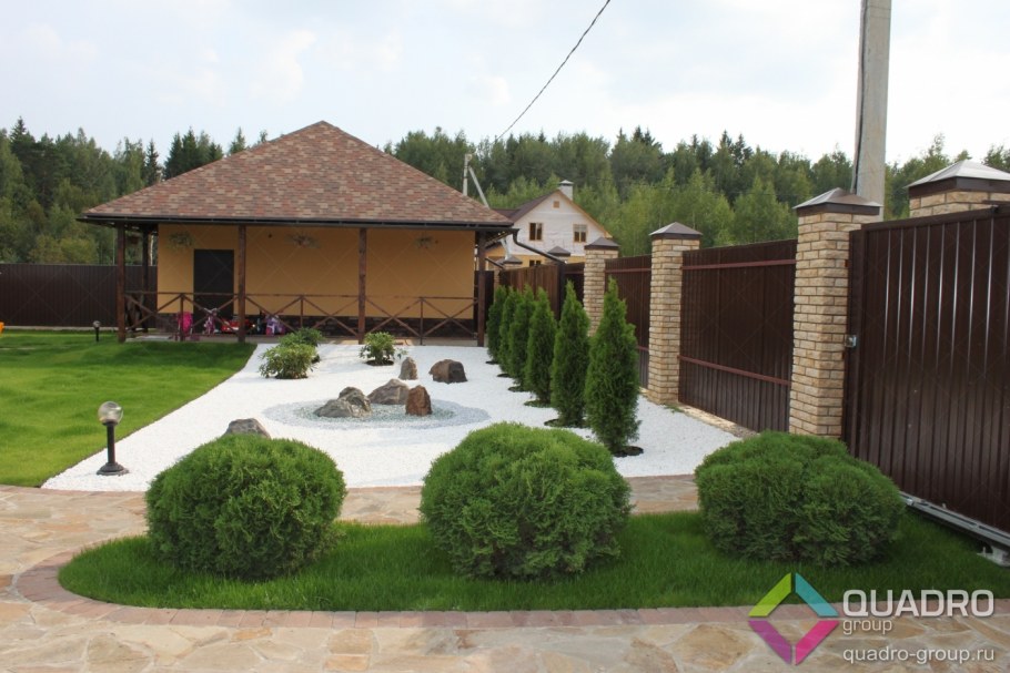 Въездная группа на участок с уклоном