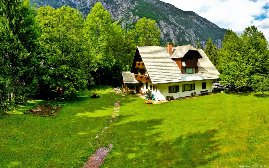 Красивые домики на природе