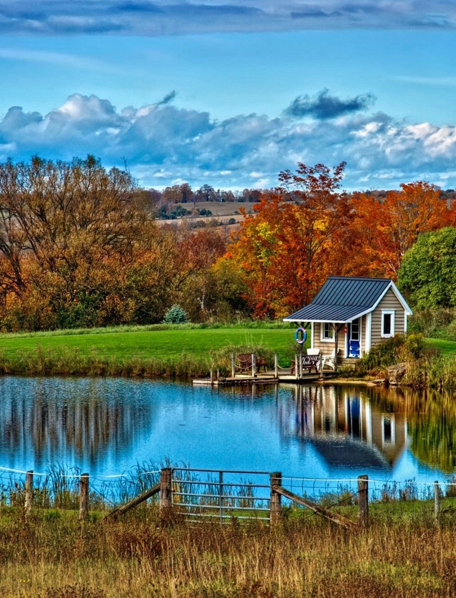 Домик у озера