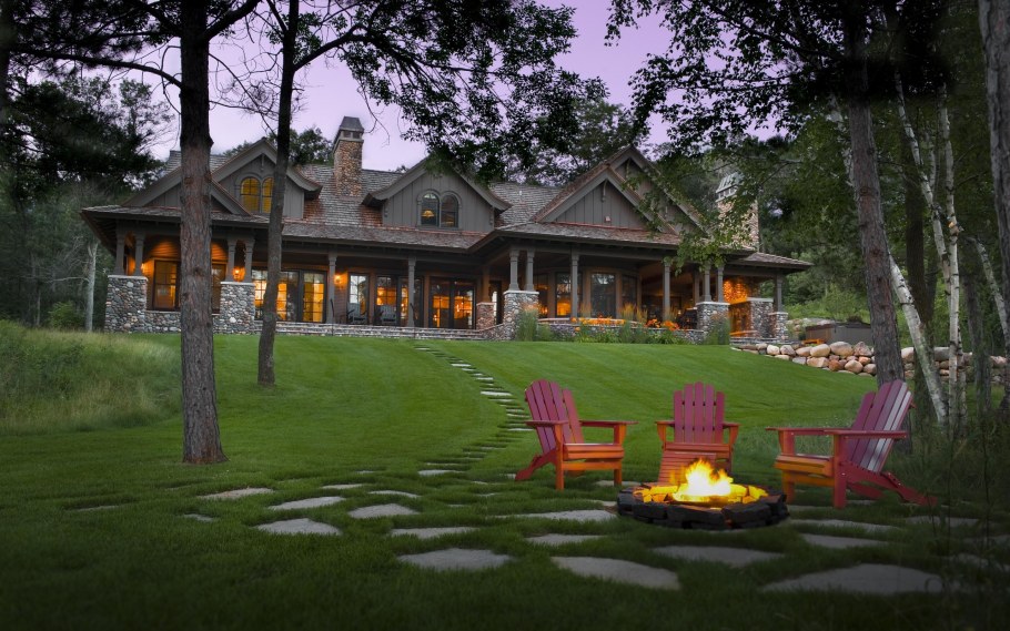 Красивый дом в лесу