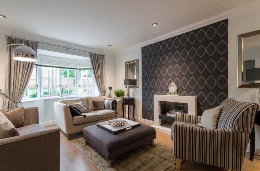 Гостиная с комбинированными обоями