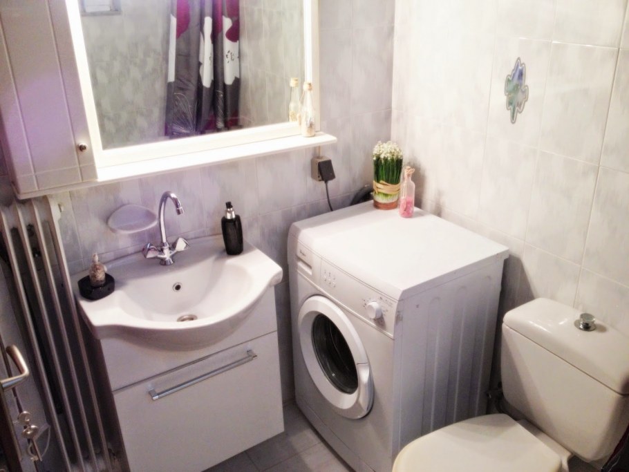 Ванная с туалетом и стиральной машиной