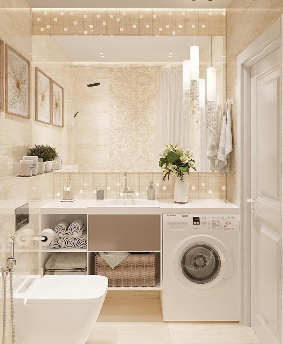 Маленькая ванная в светлых тонах