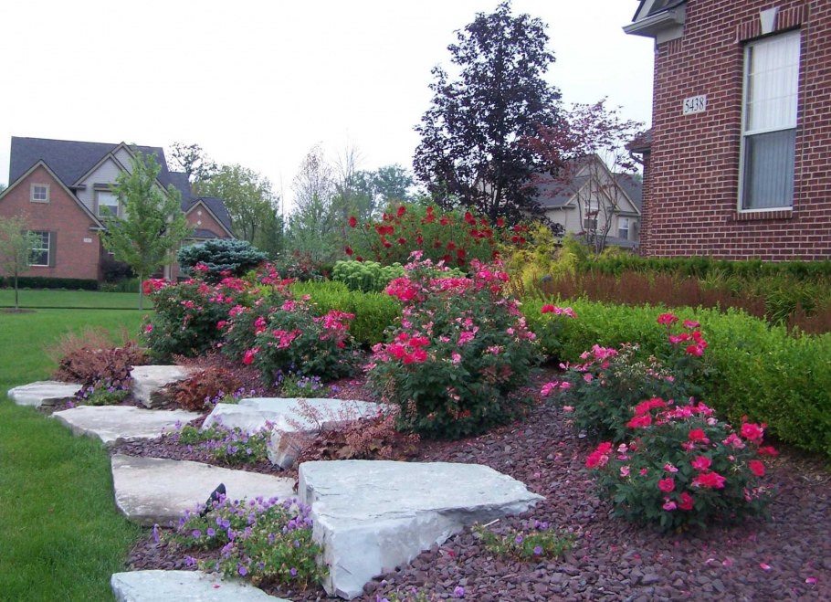 Клумбы на участке