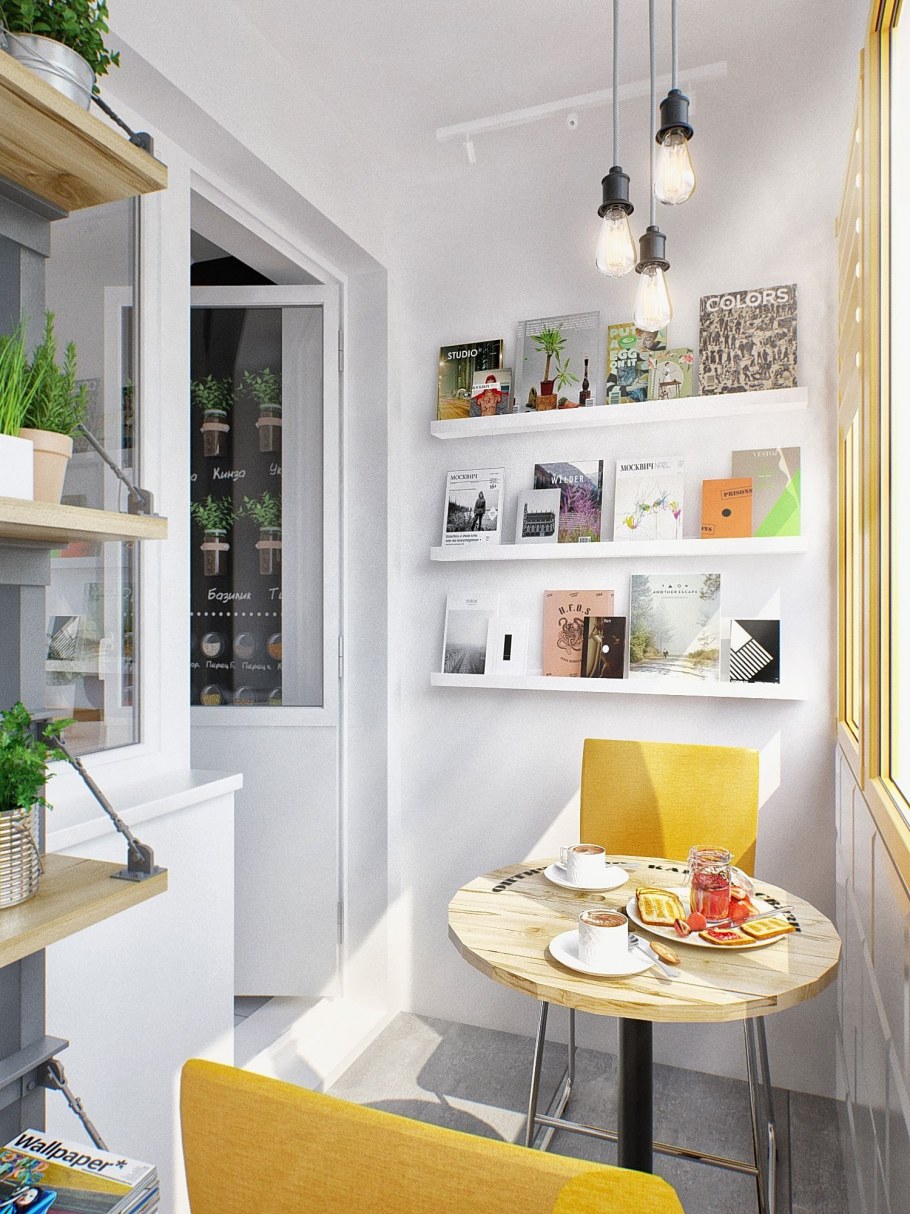 Обеденный стол на лоджии