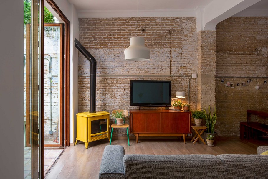 Камень старый Петроград