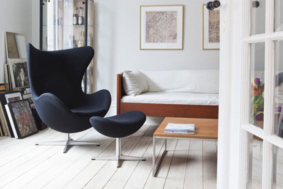 Современное кресло в гостиную