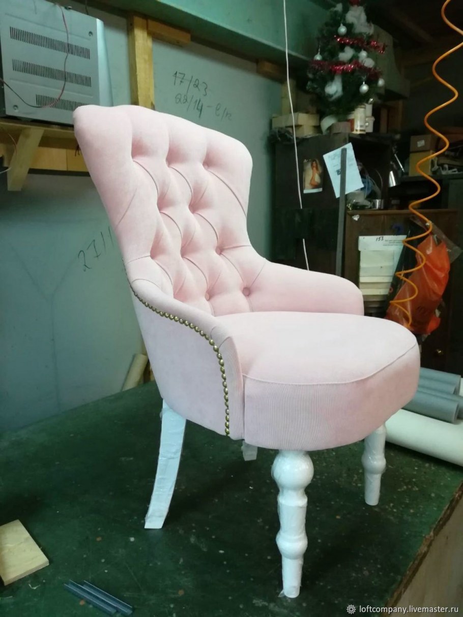 Кресло мягкое бежевое с каретной стяжкой Armstrong артикул DG-008605