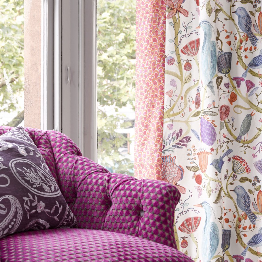 Персиковый текстиль в лофте