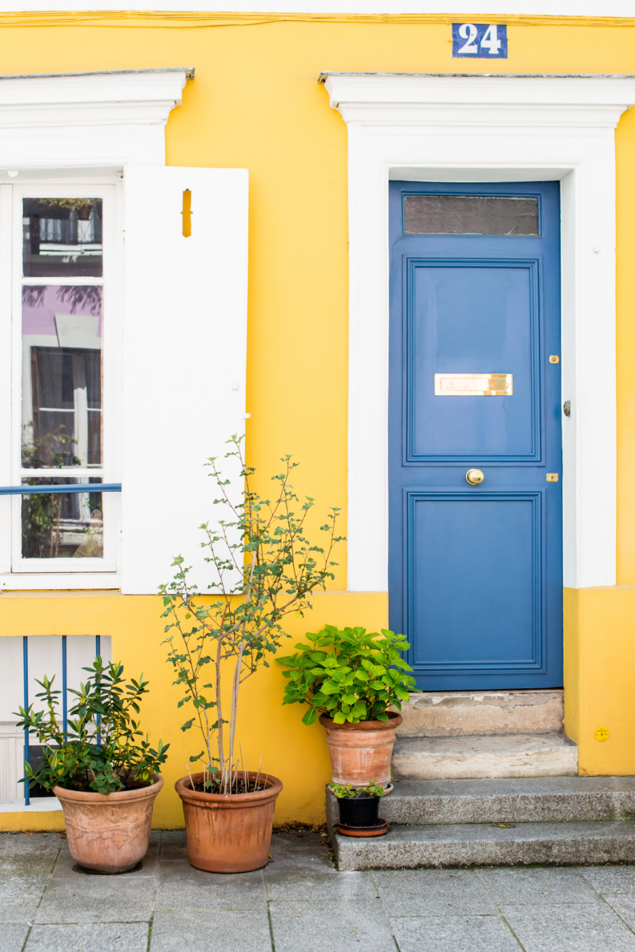 Открытая дверь