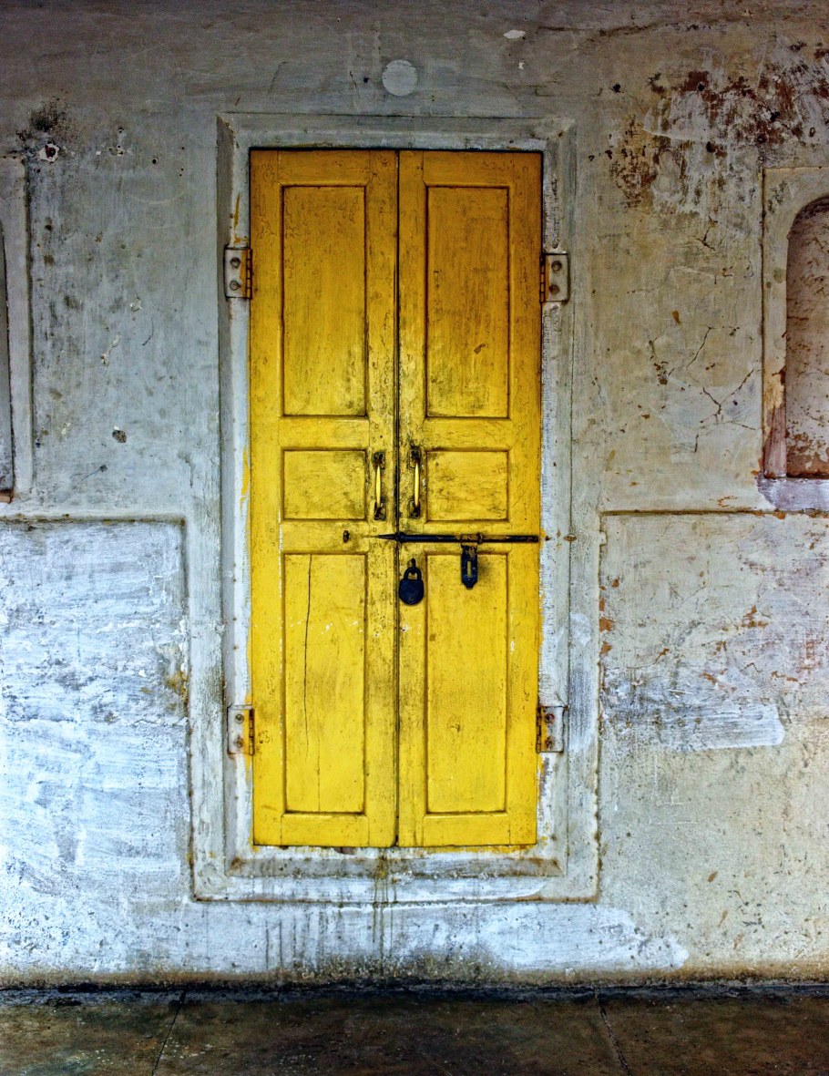 Pubg metro желтая дверь фото 33