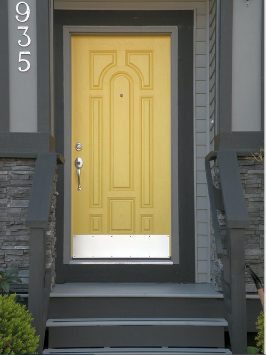 Желтые двери в интерьере